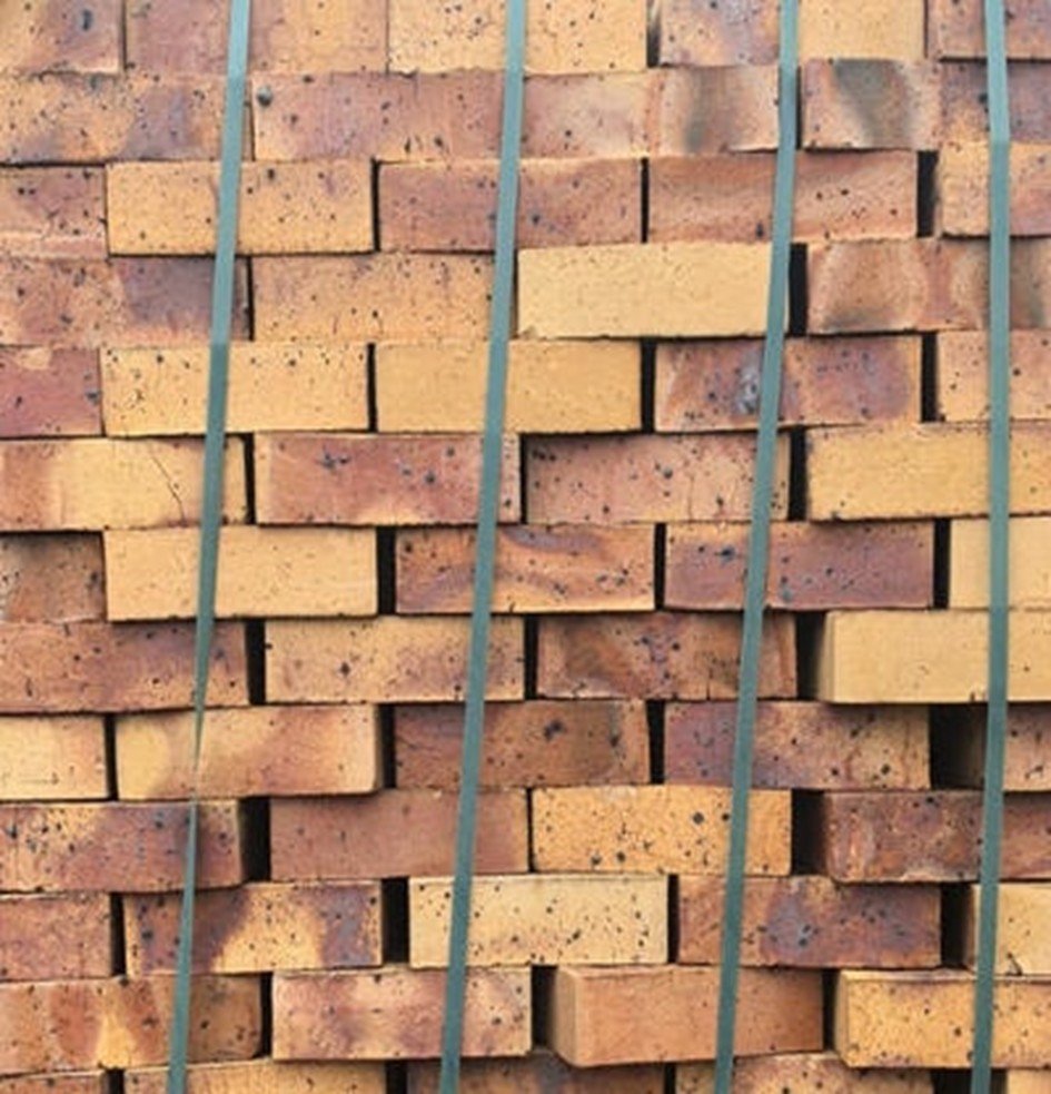 Cederburg Dark Face Brick – Deep Character and Rustic Texture