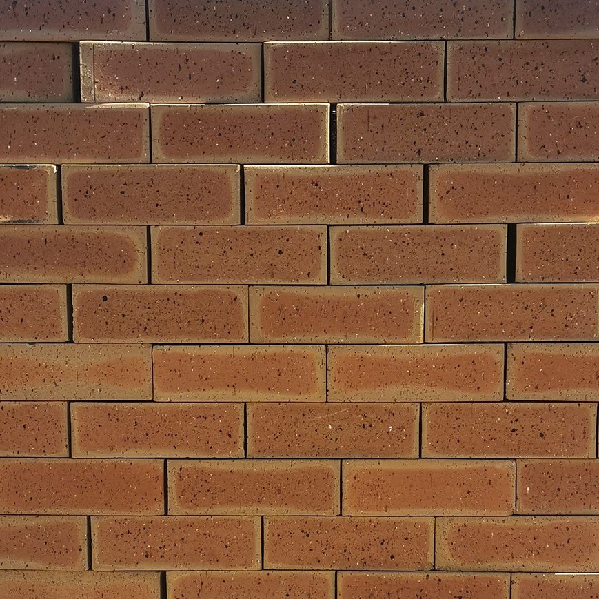 Nala Travertine Face Brick – Warm Yellow with Light Travertine Texture