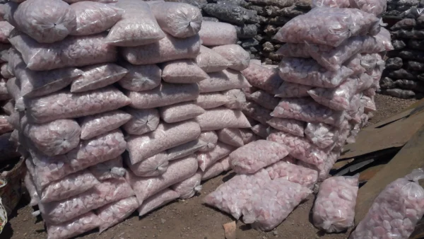 1 Ton Rose Quartz Decorative Stone – Luxurious Pink Accents for Your Landscape