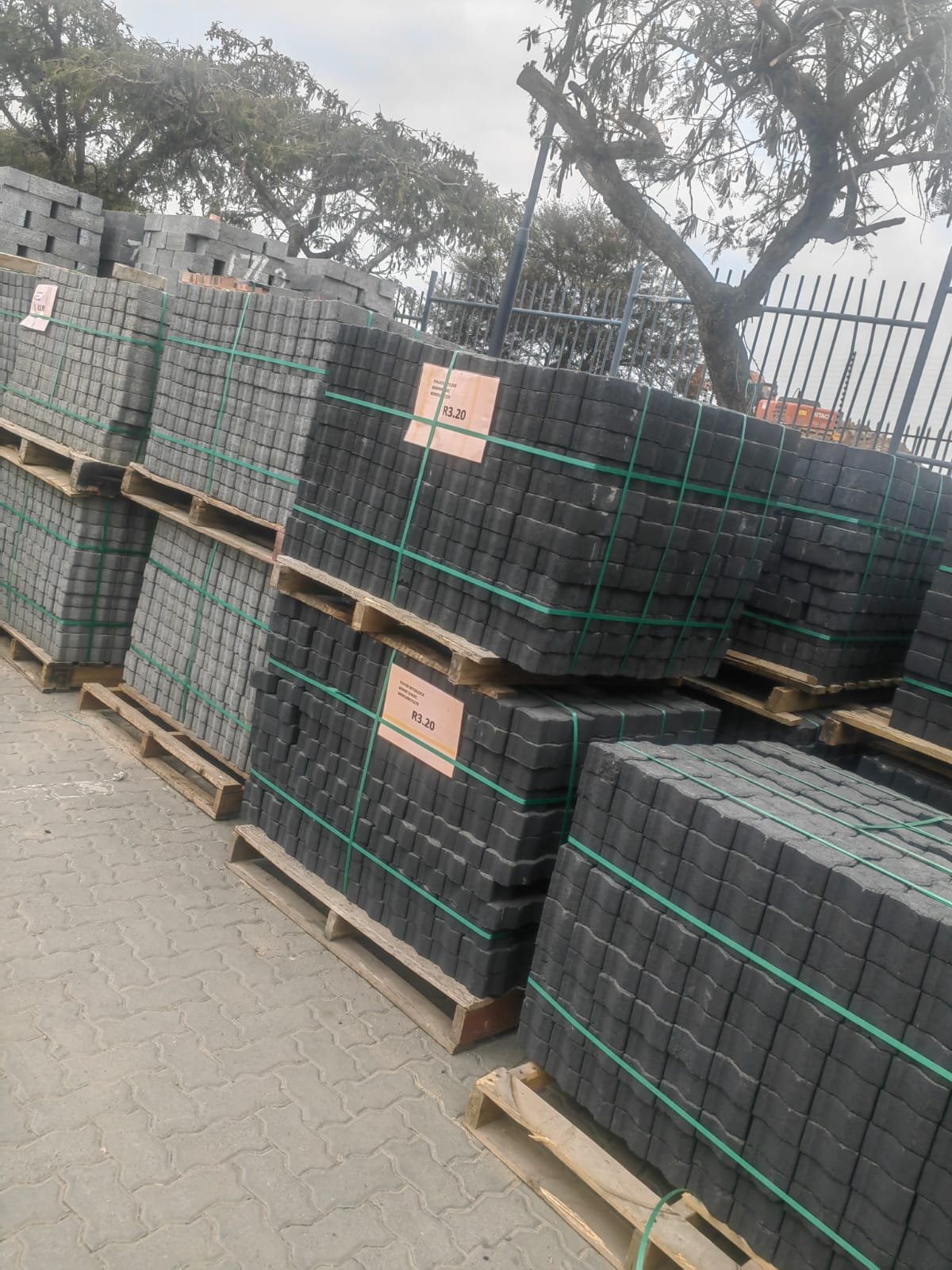 80 mm Interlocking Paver – Strong & Versatile for Driveways & Walkways