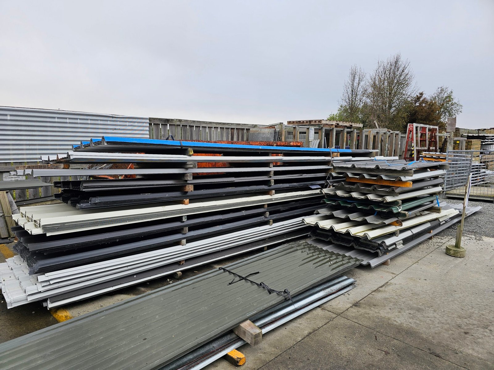 Sandstone / Gull Grey 4 Rib Coloursteel Roofing – Durable Steel Roof Sheets